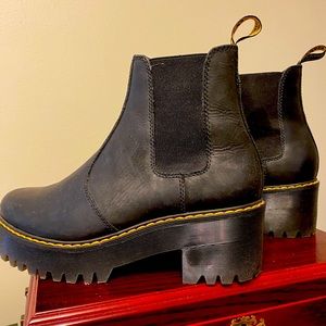 NWOT Dr Martens Chelsea Boots